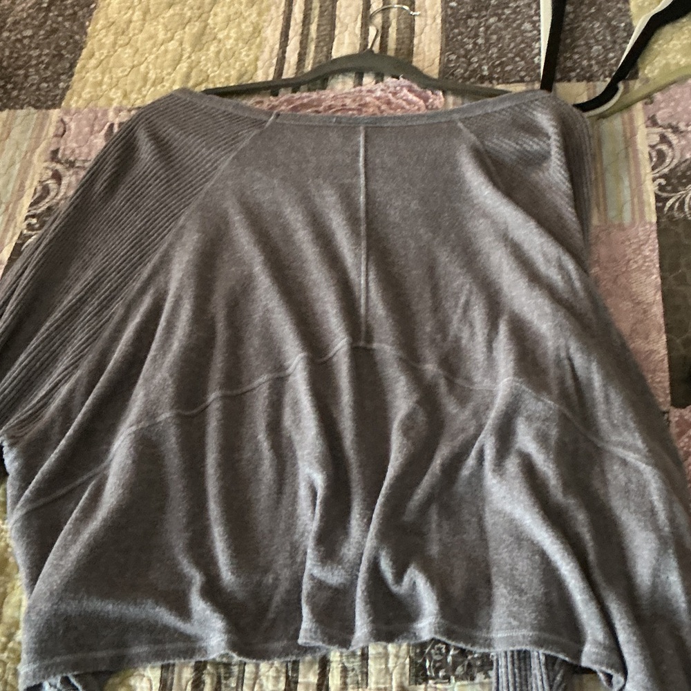 Gray Ribbed Knit Sweater - Picture 2 of 5